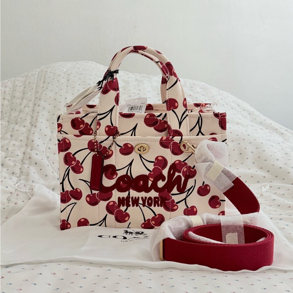 nwt coach cargo tote 26 cherry print with dust bag
